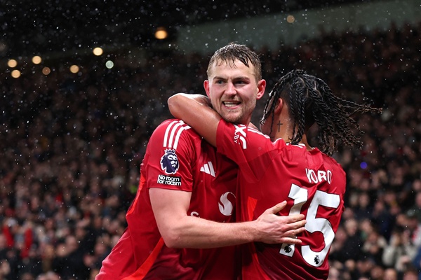 Manchester United: De Ligt dẫn dắt hàng thủ trẻ, tương lai vững chắc nơi trung tâm