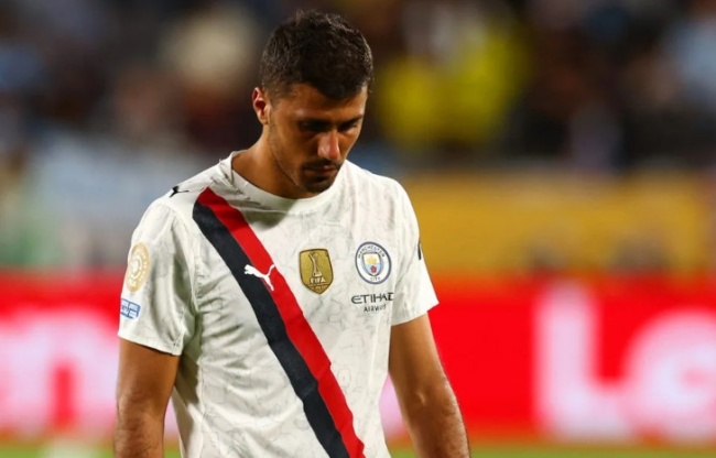 Rodri: nỗi lo thể lực đeo bám Man City trước thềm mùa giải mới
