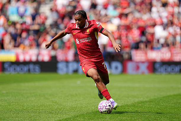 Rio Ngumoha: Thần đồng 16 tuổi liệu có tỏa sáng tại Anfield?